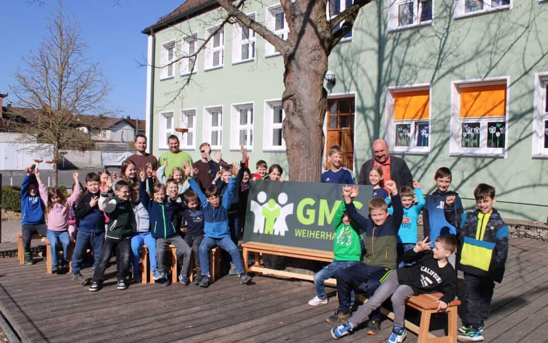 Sitzgelegenheiten für die Grund und Mittelschule Weiherhammer