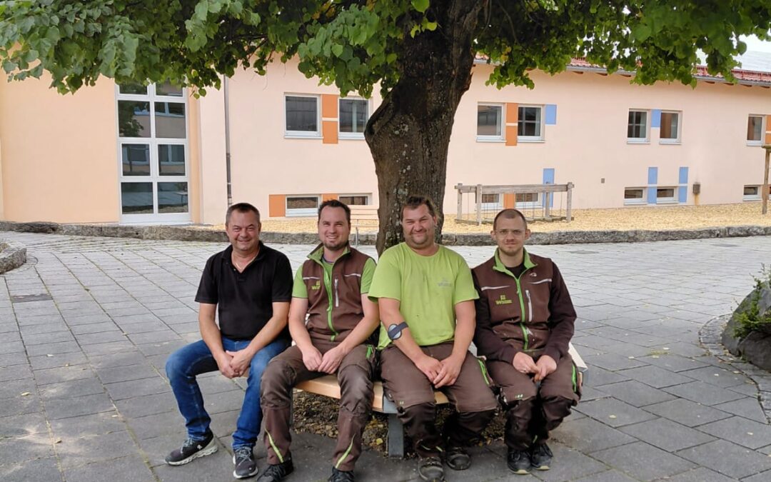 Neue Bänke für die Grundschule Wernberg