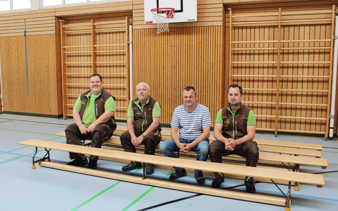 Bänke für die Schulturnhalle – fast wie neu
